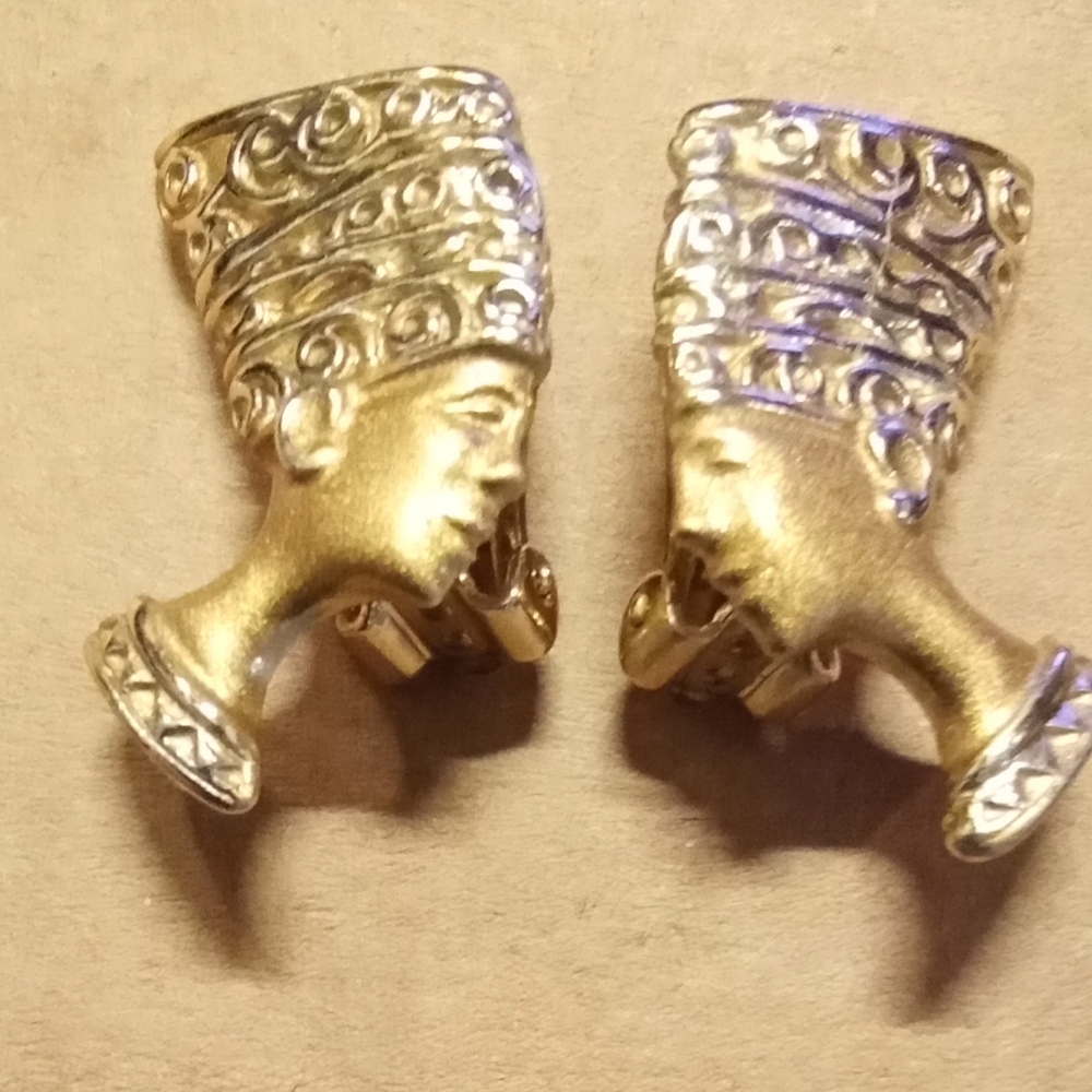 Vintage Egyptian style Gold Tone clip on earrings.